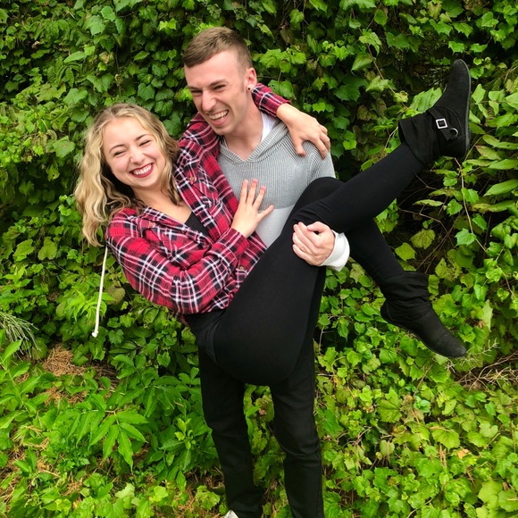 Meet your Poshers, Kristen & Johnny - Picture 4 of 6